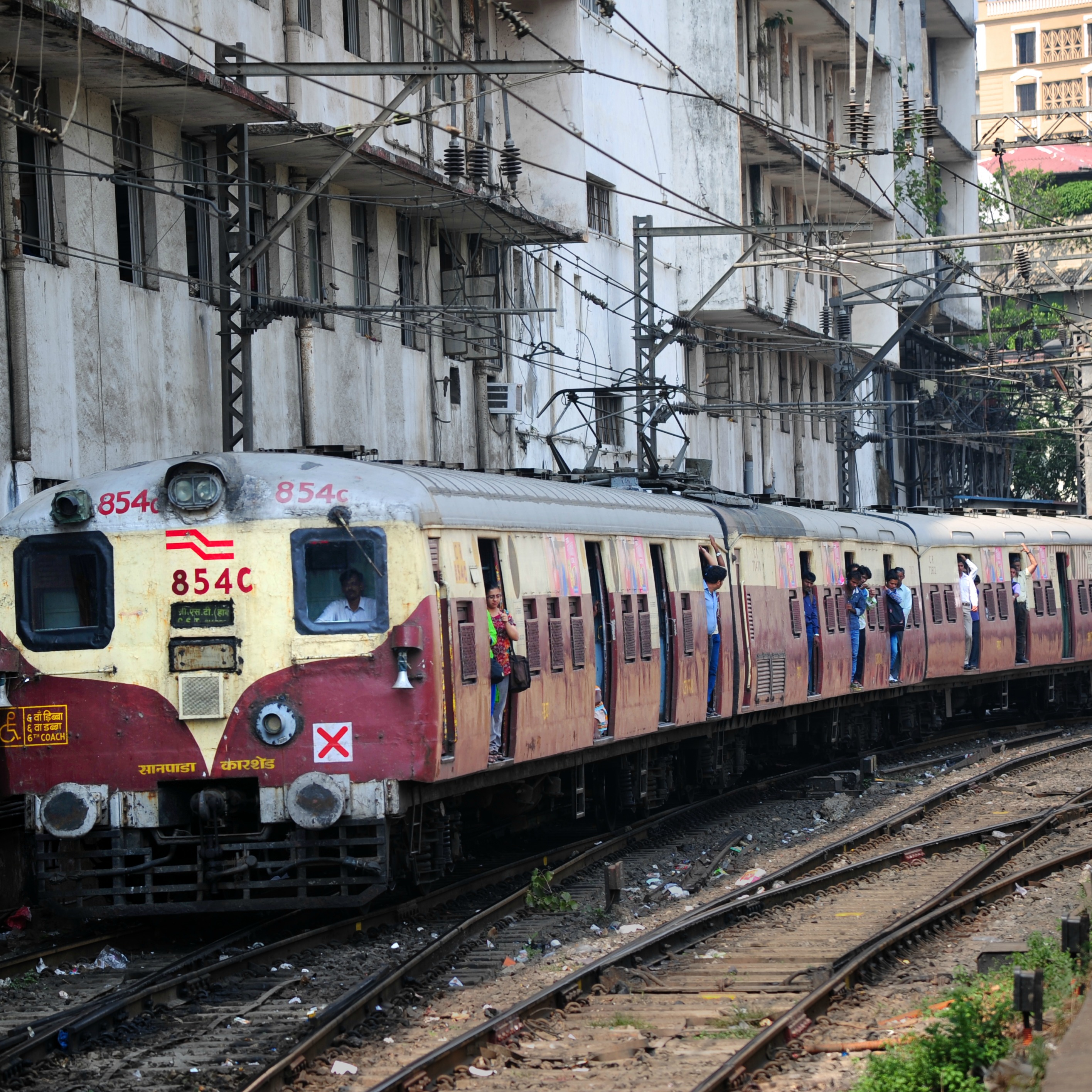 mumbai to pune train